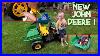 Fun-With-Kids-John-Deere-Gator-Xuv-Changing-Tires-Kids-At-Work-01-wl